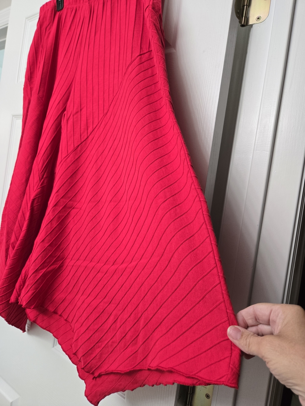 Women's Wide-Leg Pull-On Pants in Red With Handerchief Hem - Picture 2 of 3